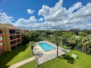 9405 W Flagler St D403, Miami FL 33174
