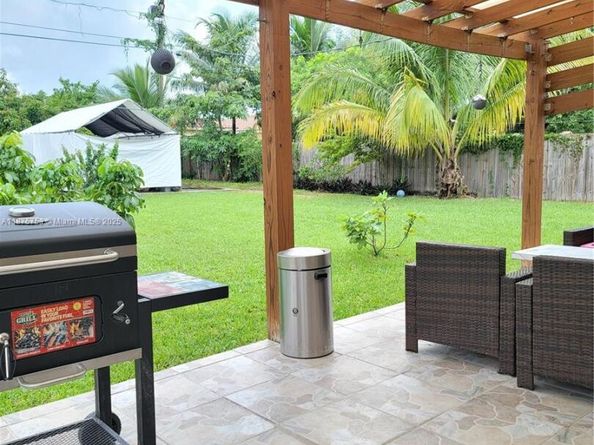 853 SW 3rd St, Florida City FL 33034