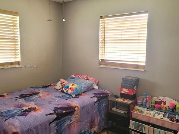 853 SW 3rd St, Florida City FL 33034