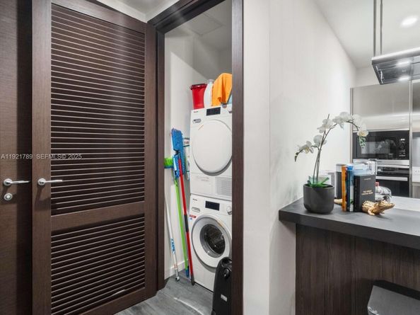 1000 Brickell Plz PH5706, Miami FL 33131