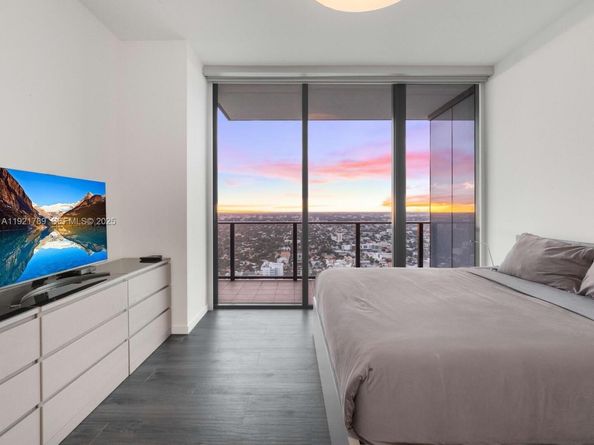 1000 Brickell Plz PH5706, Miami FL 33131