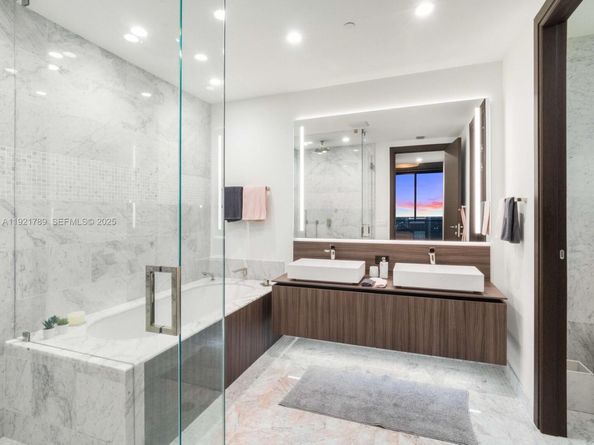 1000 Brickell Plz PH5706, Miami FL 33131