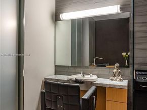 88 SW 7th St 2204, Miami FL 33130