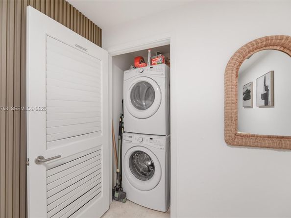 88 SW 7th St 2204, Miami FL 33130