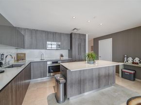 88 SW 7th St 2204, Miami FL 33130