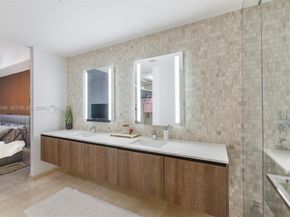 88 SW 7th St 2204, Miami FL 33130