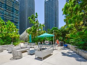 88 SW 7th St 2204, Miami FL 33130