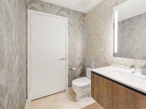 88 SW 7th St 2204, Miami FL 33130