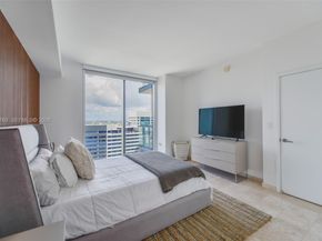 88 SW 7th St 2204, Miami FL 33130