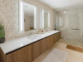 88 SW 7th St 2204, Miami FL 33130