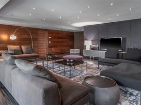 88 SW 7th St 2204, Miami FL 33130