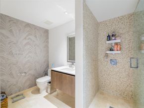 88 SW 7th St 2204, Miami FL 33130