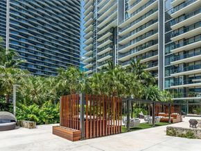 88 SW 7th St 2204, Miami FL 33130