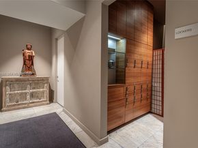 88 SW 7th St 2204, Miami FL 33130