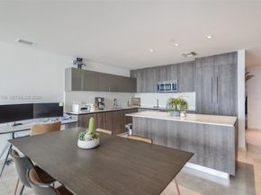 88 SW 7th St 2204, Miami FL 33130