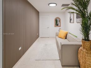 88 SW 7th St 2204, Miami FL 33130