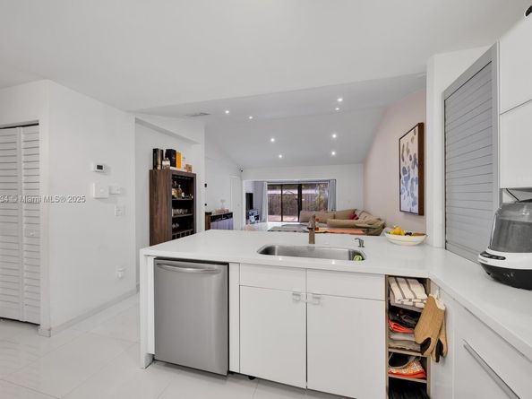 8596 SW 115th Pl, Miami FL 33173