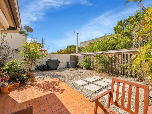 8596 SW 115th Pl, Miami FL 33173