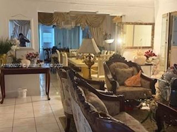 560 NE 77th St, Miami FL 33138