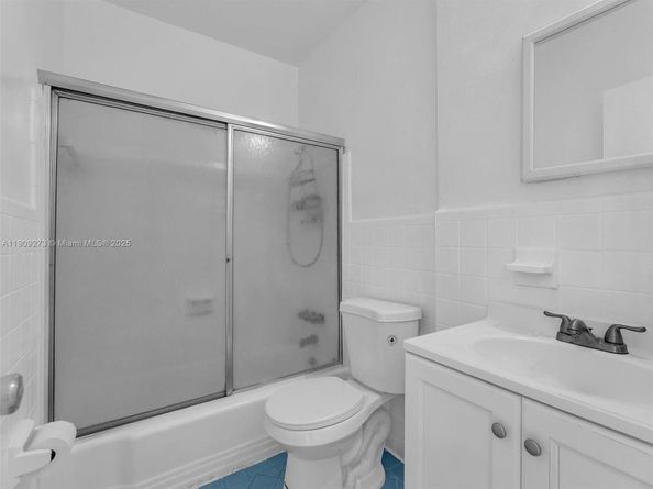 560 NE 77th St, Miami FL 33138