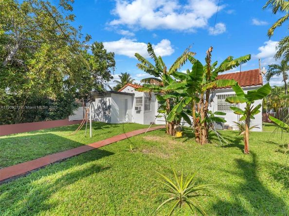 560 NE 77th St, Miami FL 33138