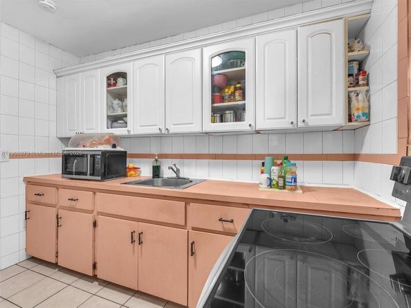 560 NE 77th St, Miami FL 33138