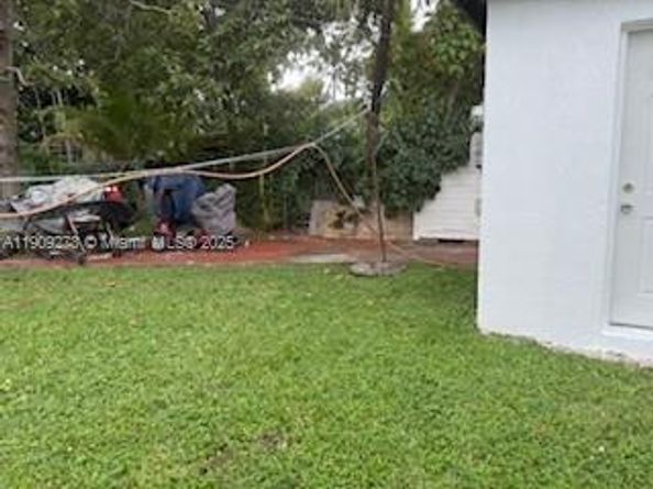 560 NE 77th St, Miami FL 33138