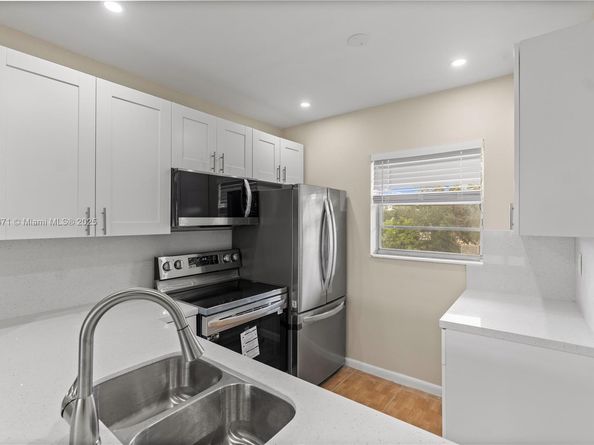 3405 NW 48th Ave 610, Lauderdale Lakes FL 33319