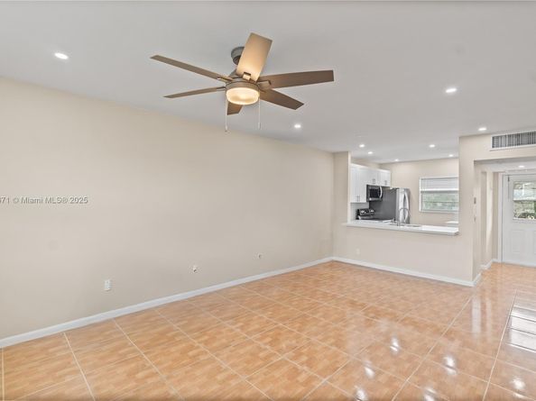 3405 NW 48th Ave 610, Lauderdale Lakes FL 33319