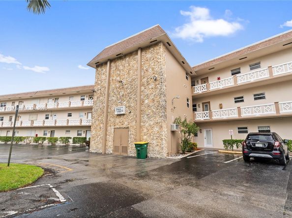 3405 NW 48th Ave 610, Lauderdale Lakes FL 33319