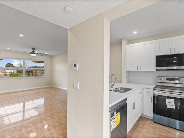 3405 NW 48th Ave 610, Lauderdale Lakes FL 33319