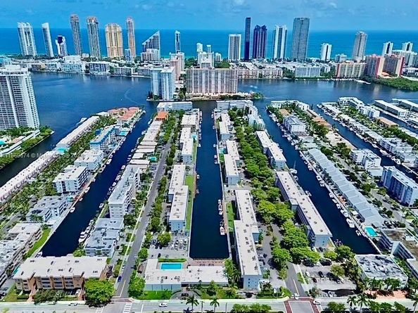 3551 NE 169th St 105, North Miami Beach FL 33160