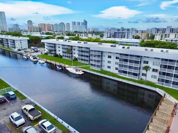 3551 NE 169th St 105, North Miami Beach FL 33160
