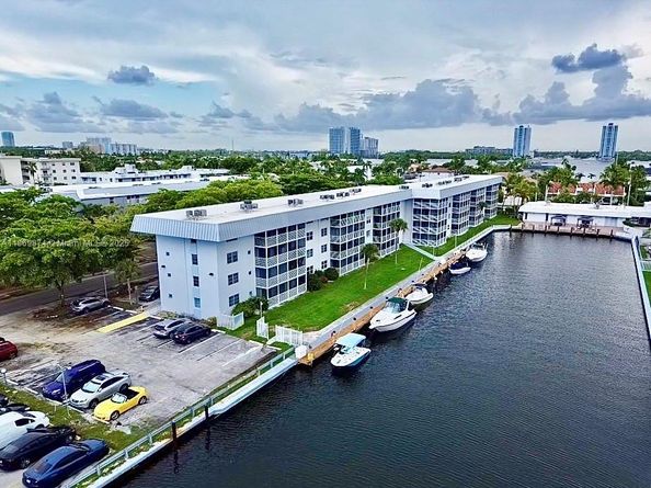 3551 NE 169th St 105, North Miami Beach FL 33160