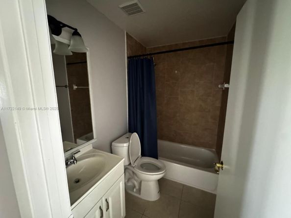 3437 NW 44th St 208, Oakland Park FL 33309