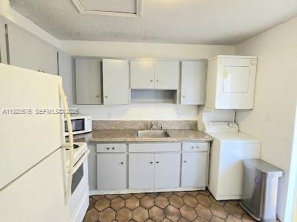 1939 SW 5th St 4, Miami FL 33135