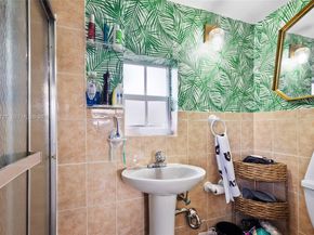 641 NE 56th Ct, Oakland Park FL 33334