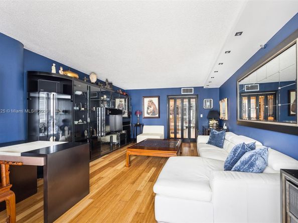1717 N Bayshore Dr A3042, Miami FL 33132
