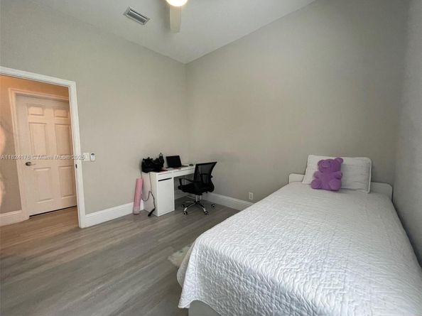 1087 Chenille Cir, Weston FL 33327