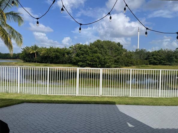 1087 Chenille Cir, Weston FL 33327