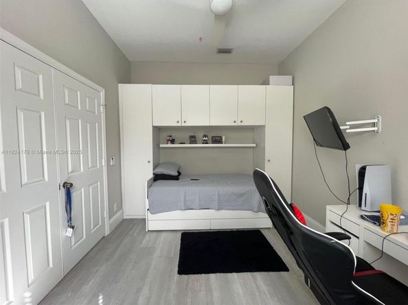 1087 Chenille Cir, Weston FL 33327
