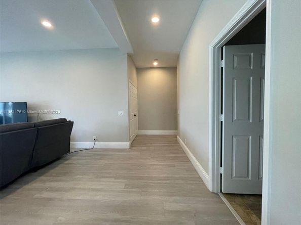 1087 Chenille Cir, Weston FL 33327
