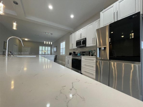 1087 Chenille Cir, Weston FL 33327