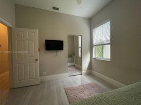 1087 Chenille Cir, Weston FL 33327