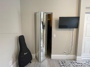 1087 Chenille Cir, Weston FL 33327