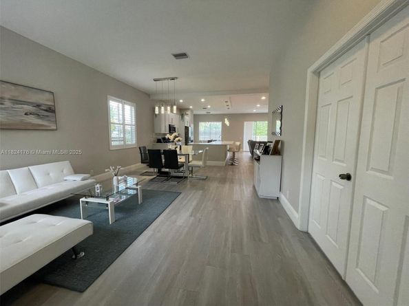 1087 Chenille Cir, Weston FL 33327