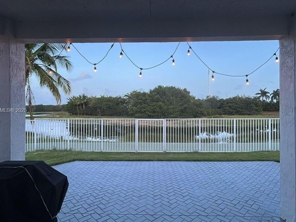 1087 Chenille Cir, Weston FL 33327