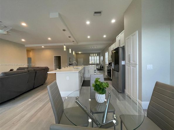 1087 Chenille Cir, Weston FL 33327