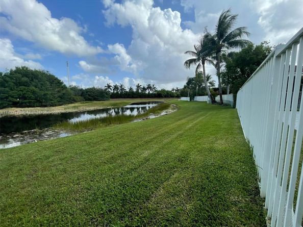 1087 Chenille Cir, Weston FL 33327