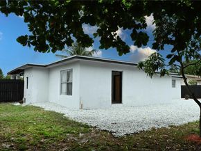 2496 SW 8th St, Fort Lauderdale FL 33312
